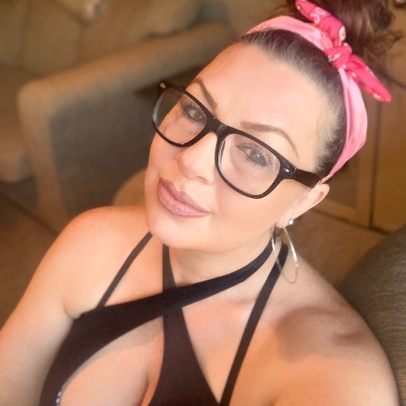 Meet your Posher, Tina - Picture 4 of 16